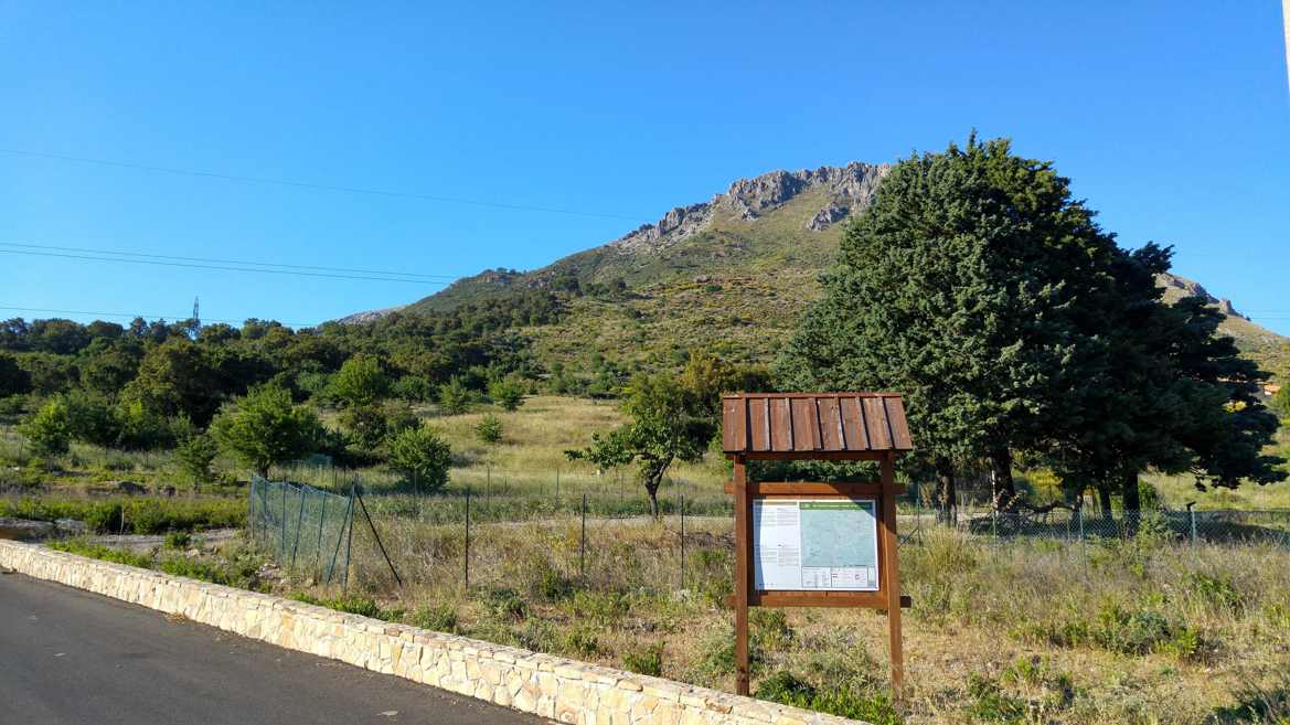 Las Madonías - aparcamiento en correspondencia de sendero rural