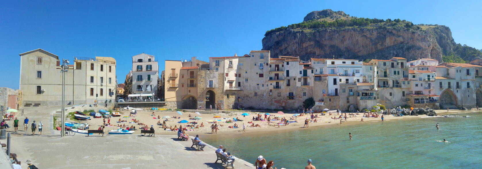 Playa y puerto viejo de Cefalù - Vista playa desde espigón puerto viejo