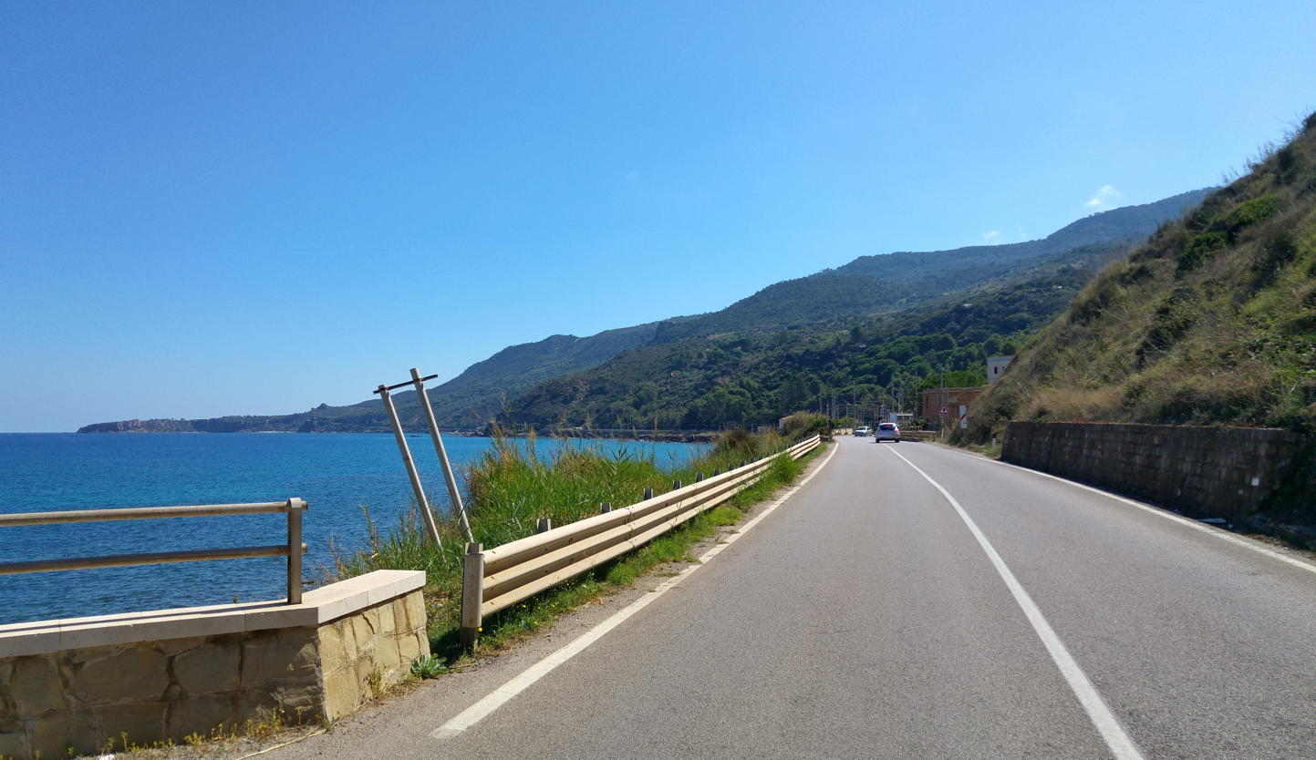 Carretera SS113 antes paso a nivel y desvío carretera ss286