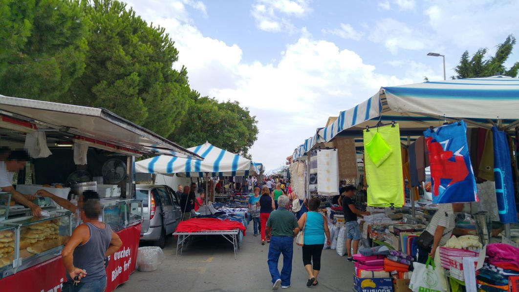 Mercadillo en Campofelice di Roccella
