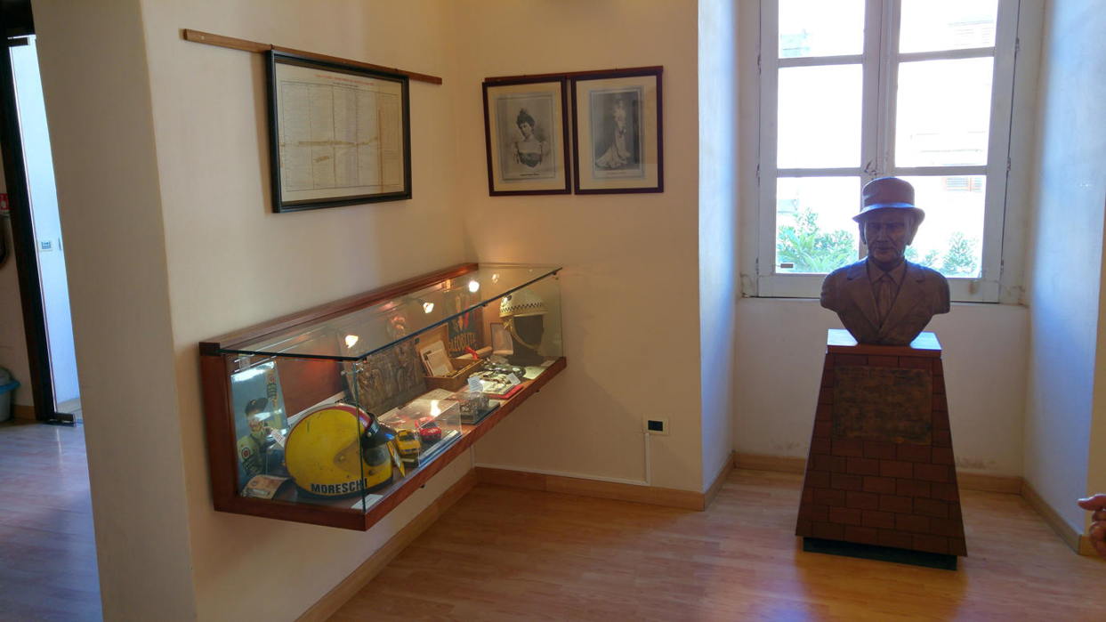 Primera sala expositiva museo con busto de Vincenzo Florio