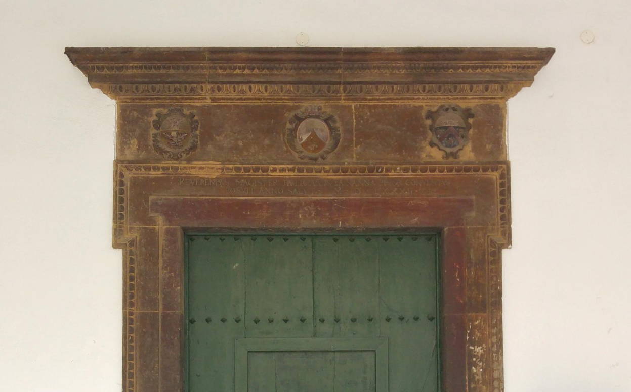 Iglesia del Carmine Maggiore - detalle portal