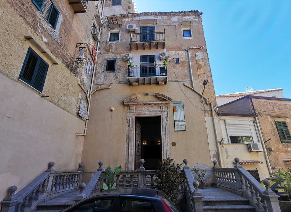 Oratorio de San Mercurio - fachada con escalera
