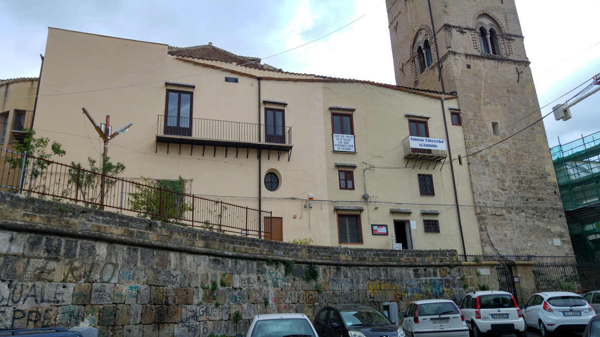 San Nicoló di Bari - la fachada norte de la iglesia
