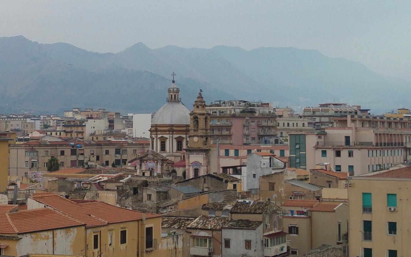 Torre de la Albergheria - la cúpula de la iglesia de San Francesco Saverio