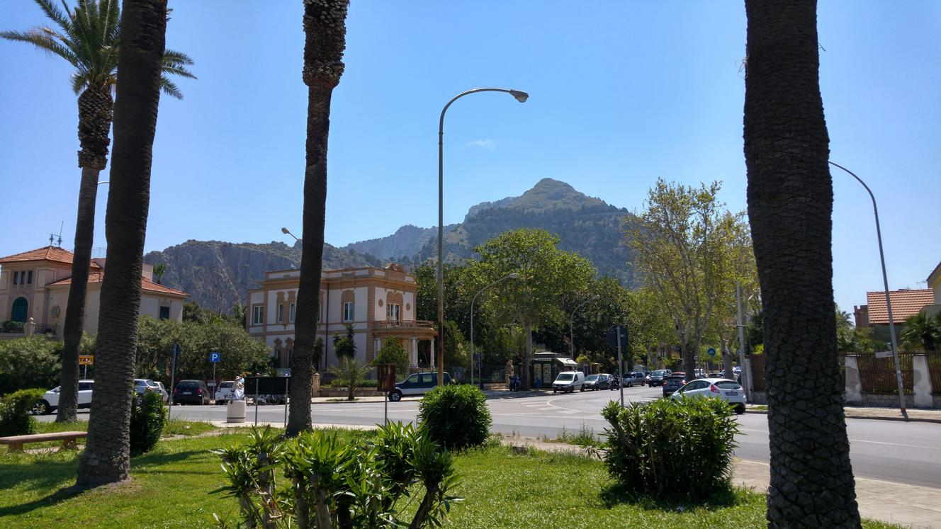 Mondello - Piazza Valdesi