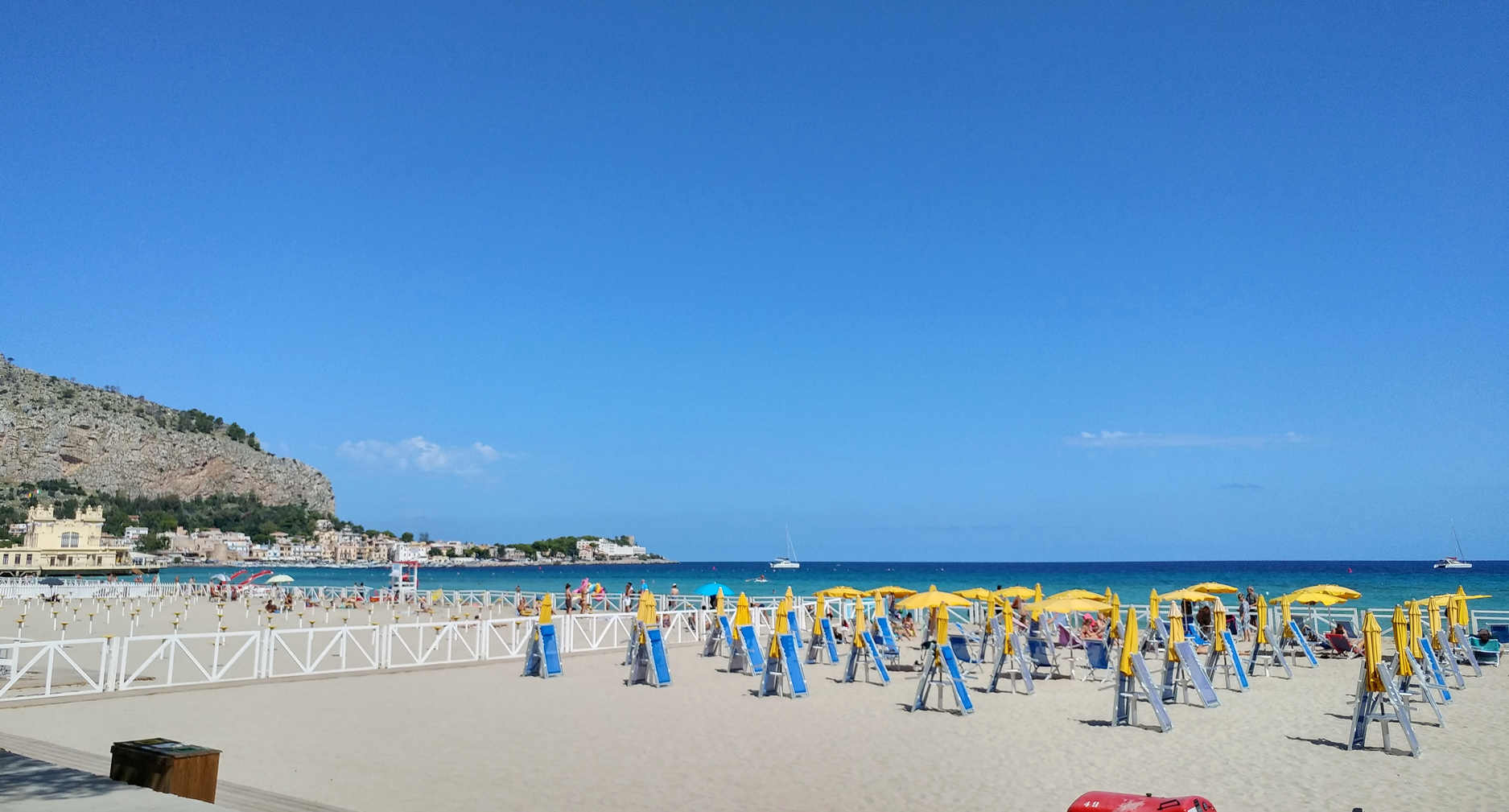 Mondello - Playa en verano