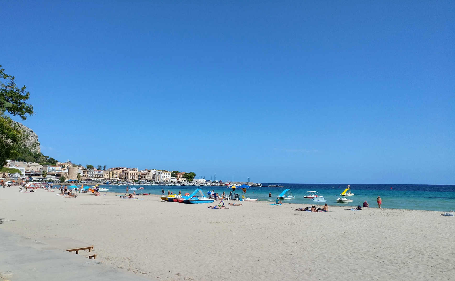 Mondello - poblado visto desde la playa
