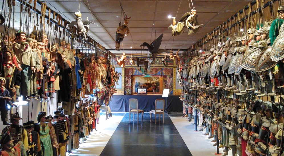 Museo de las Marionetas - exposición marionetas con escenario