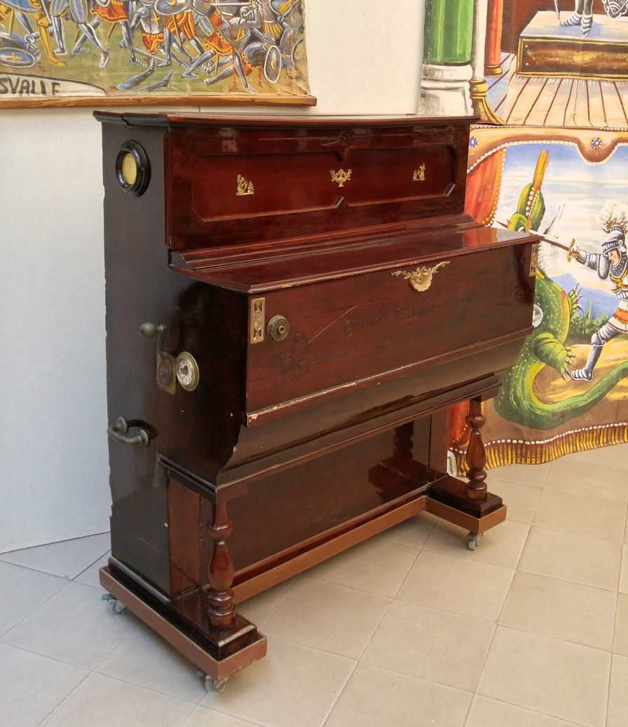 Museo de las Marionetas - organillo de calidad