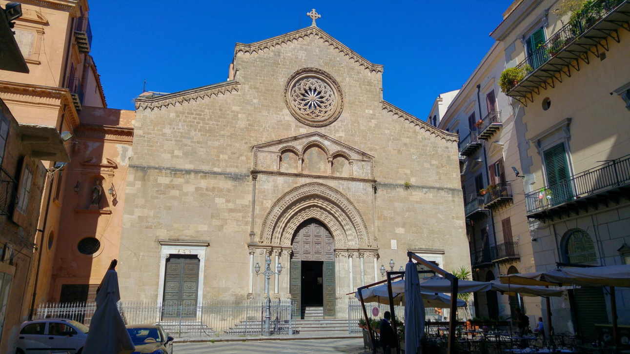 Basílica de San Francesco d'Assisi vista desde Piazza San Francesco