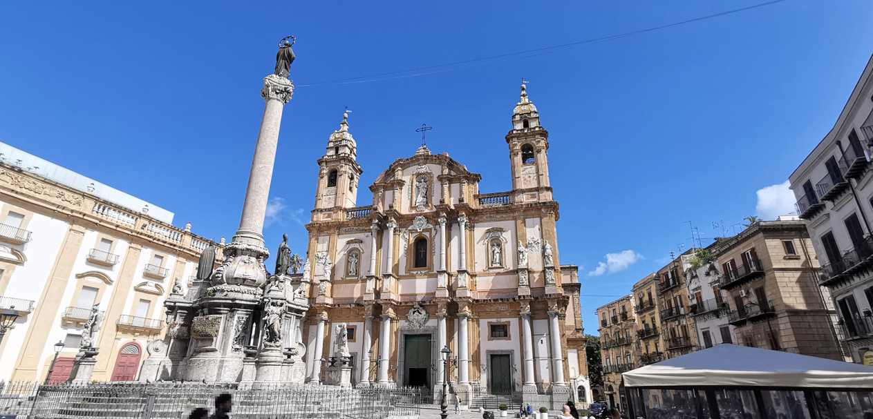 Barrio de la Loggia - Piazza San Domenico