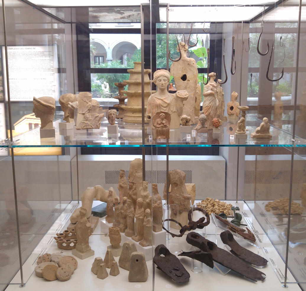 Museo Arqueológico Antonio Salinas - Selinunte - mostrador central