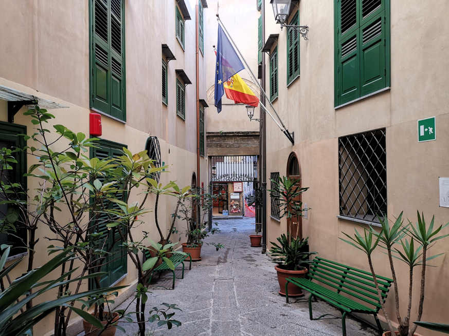 Santa Eulalia de los Catalanes - patio interior
