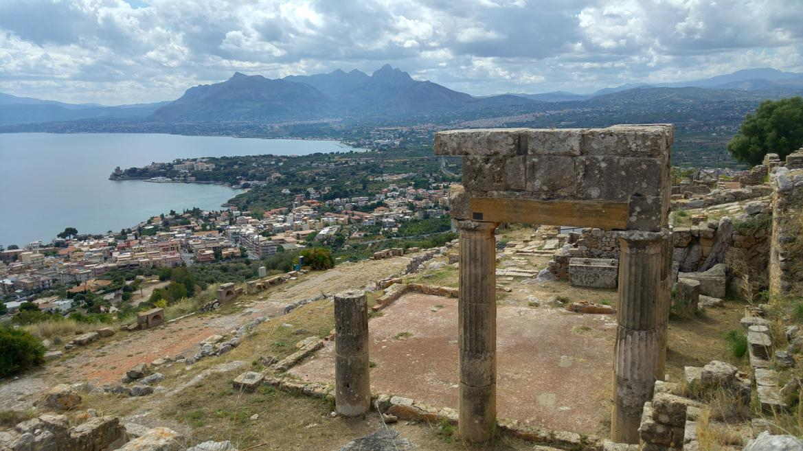 Solunte - Restos edificio con columnas