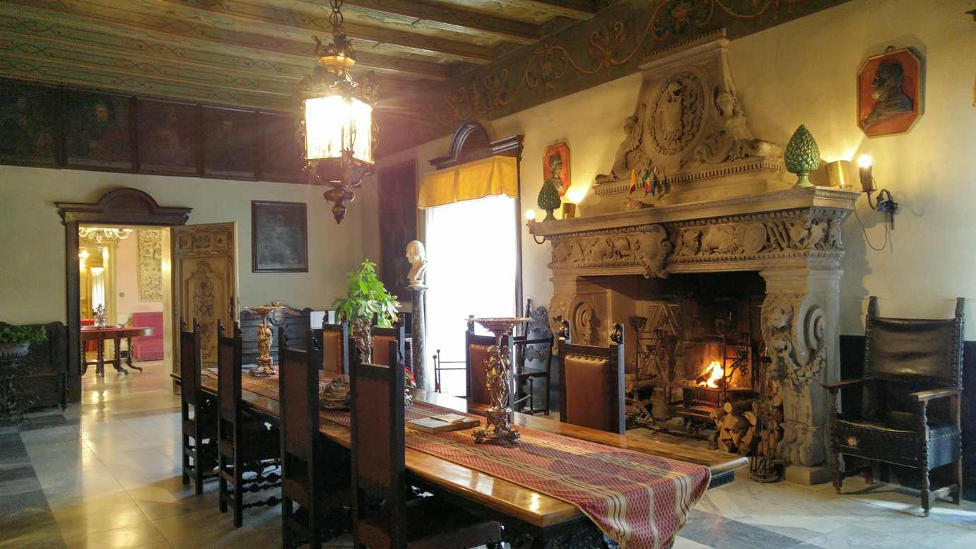 Villa Niscemi - salón principal de la mansión