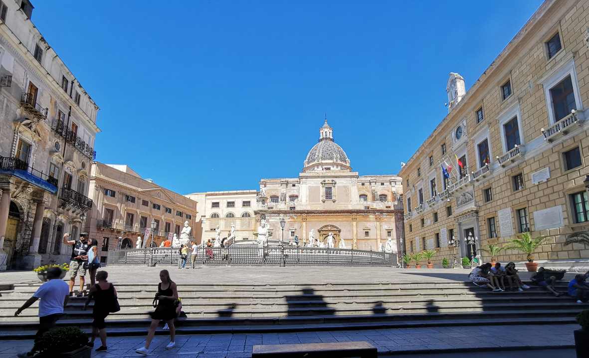 Via Maqueda - Piazza Pretoria con Fontana Pretoria