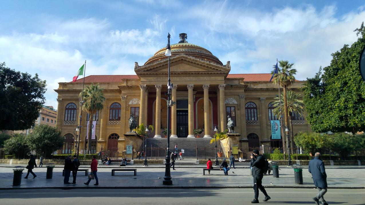 Via Maqueda - Teatro Massimo y Via Maqueda