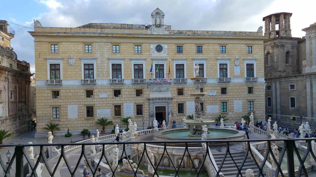 Palazzo delle Aquile - Fachada en Piazza Pretoria