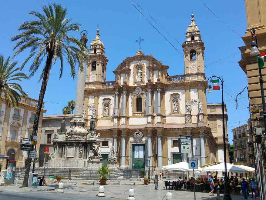 Iglesia de San Domenico - fachada vista desde la Via Roma