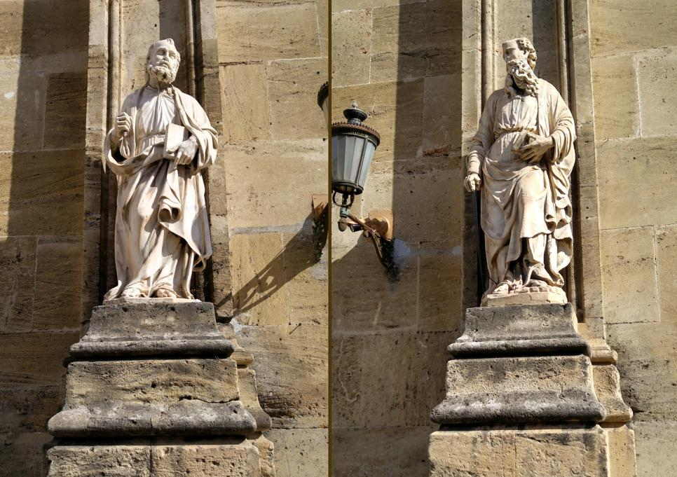 Iglesia de San Antonio Abate - estatuas de San Pedro y San Pablo