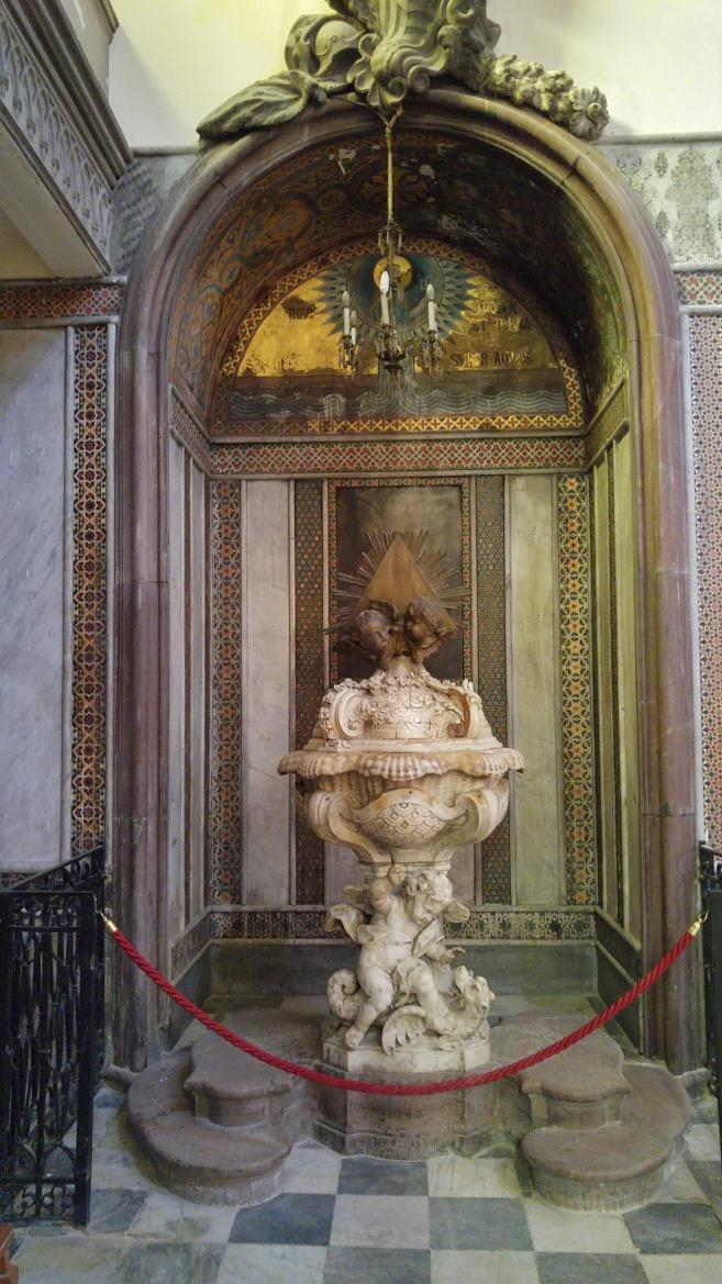 Iglesia de San Antonio Abate - fuente bautismal del siglo XVIII