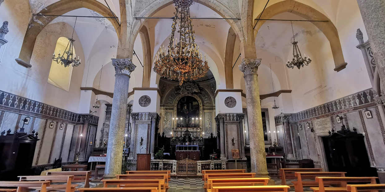 Iglesia de San Antonio Abate - interior con presbiterio
