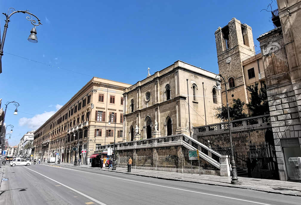 Iglesia de San Antonio Abate - vista de la iglesia desde la Via Roma