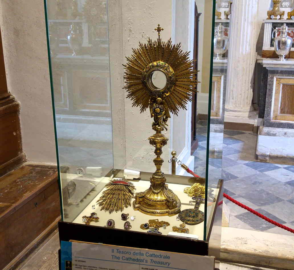 Tesoro y Cripta de la Catedral de Palermo - Custodia en plata de la primera mitad del siglo XIX