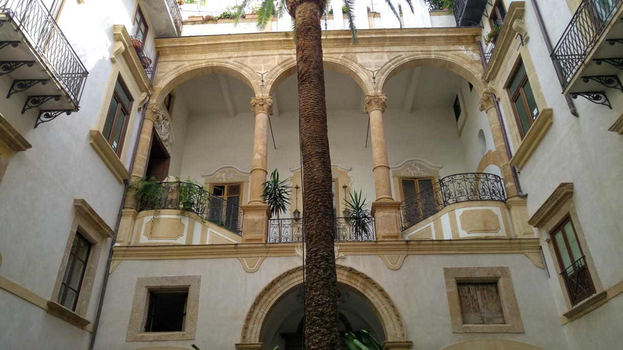Palazzo Castrone Santa Ninfa - logia renacentista
