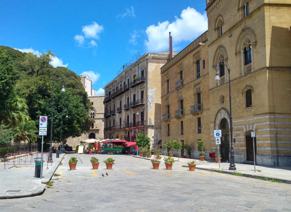 Palazzo Galletti di San Cataldo - la fachada del palacio en la Piazza Marina