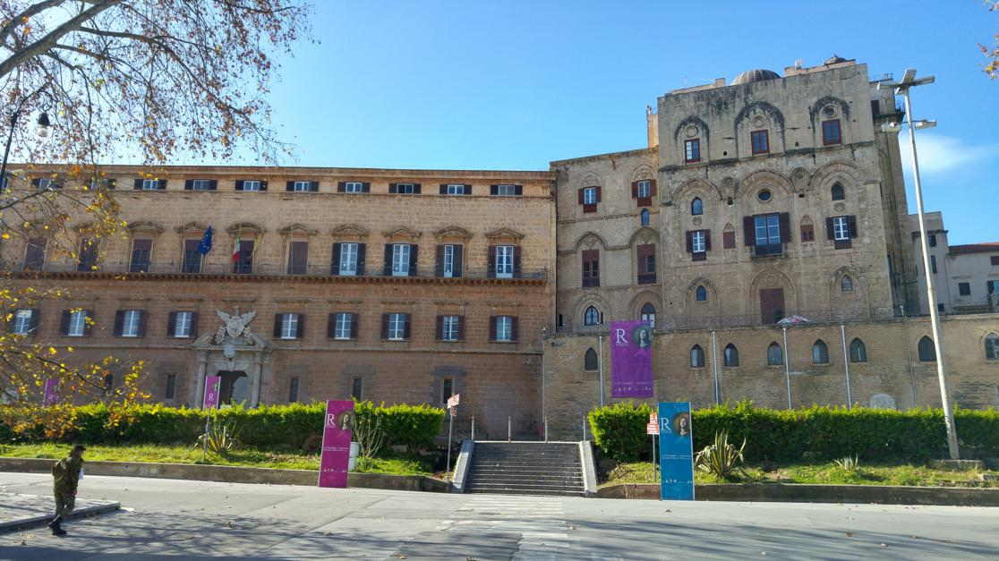 Palacio de los Normandos - Fachada en Piazza del Parlamento