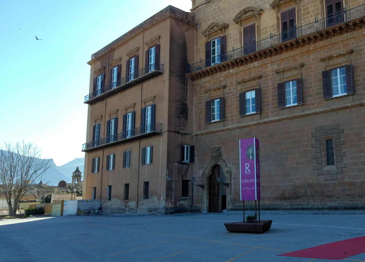 Palacio de los Normandos - portal exterior del Cortile Maqueda