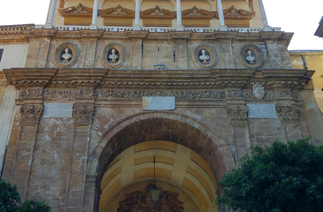 Porta Nuova - fachada-interior
