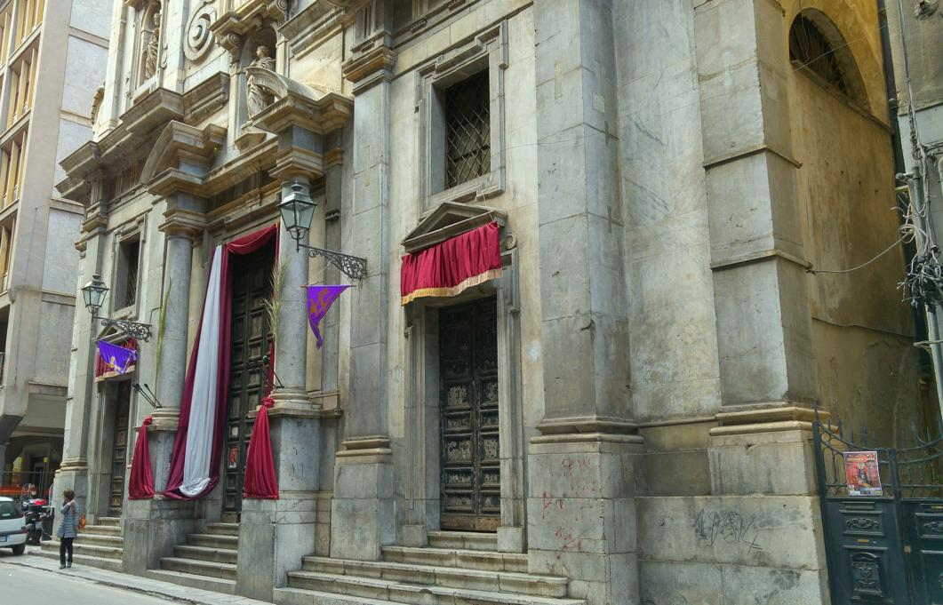 Iglesia de San Matteo al Cassaro - fachada con las decoraciones de la Semana Santa