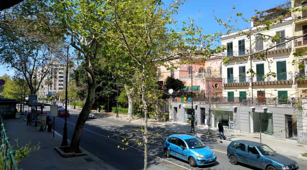 Viale della Libertà - Avenida cerca del cruce con Via Notarbartolo