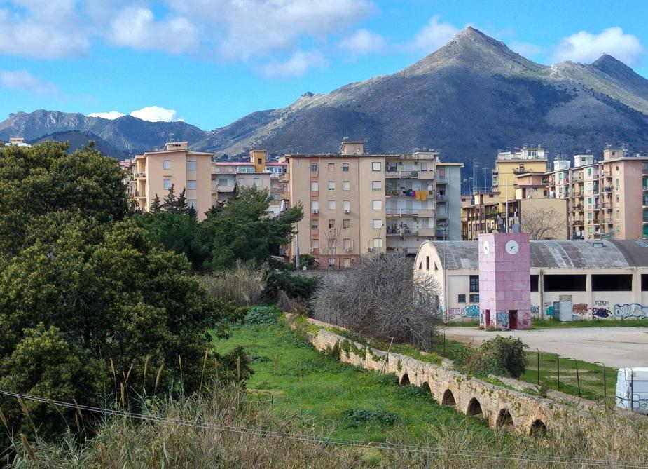 Capilla de la Trinità - vista del acueducto romano