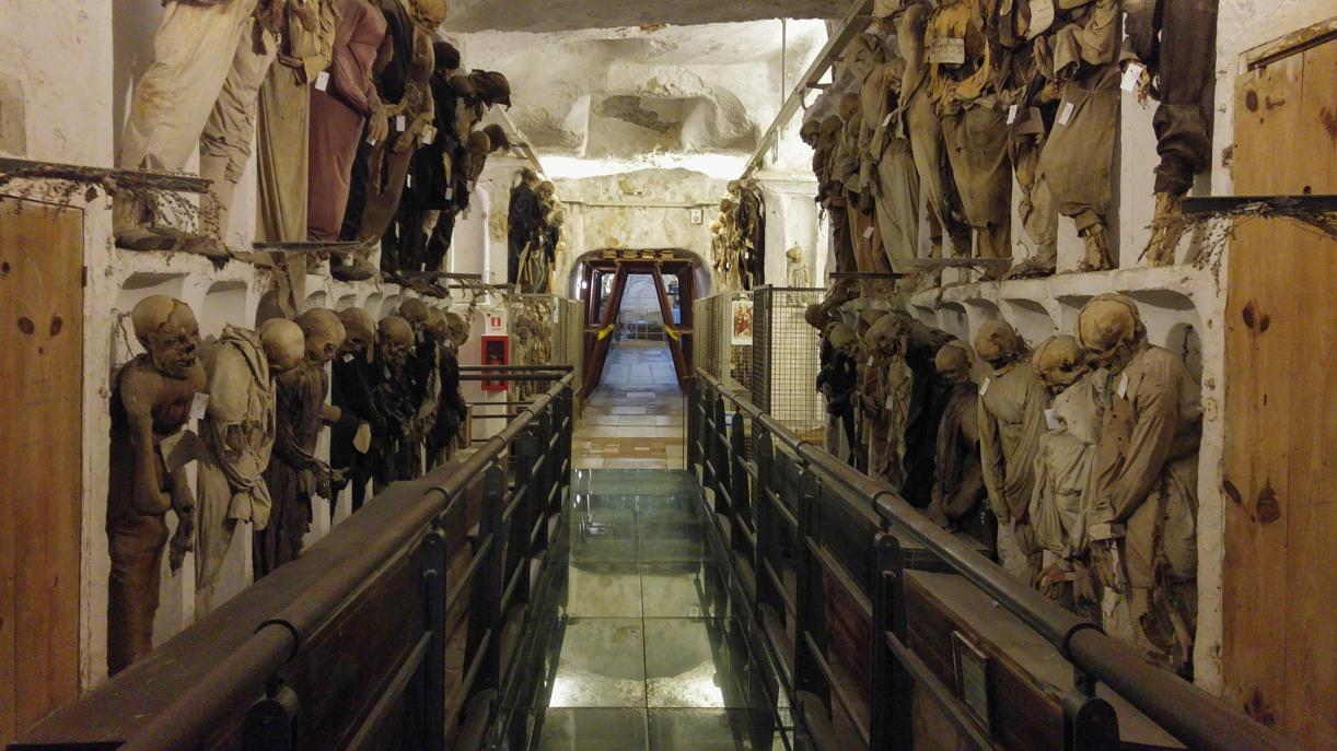 Catacumbas de los Capuchinos - Corredor hombres