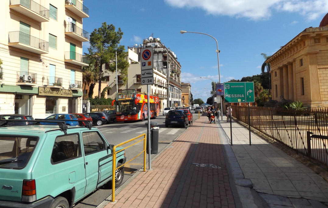 Zona sur de Palermo - Via Lincoln frente Orto Botanico